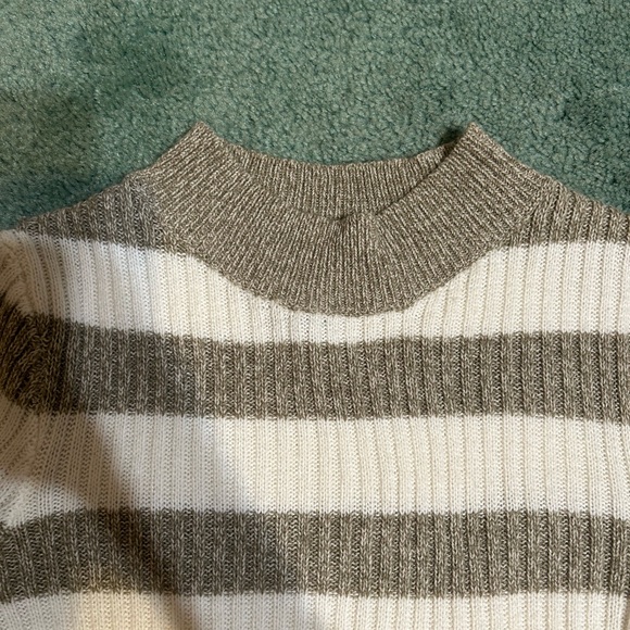 H&M Mock Neck Sweater - Picture 4 of 6